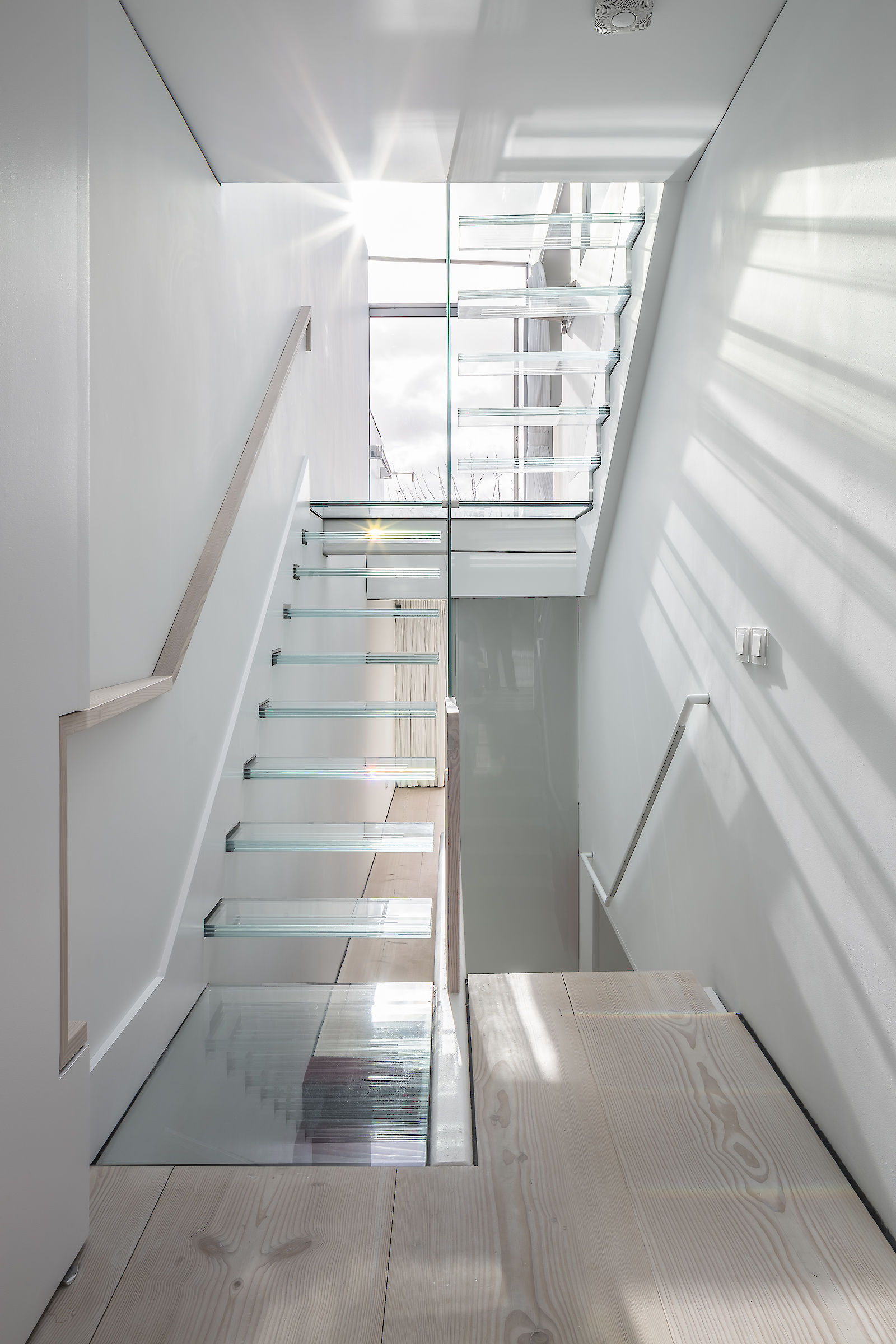 GC House in Fulham by inaki leite design. Glass stairs on first floor with cantilever steps designed by iñaki leite for your architect london
