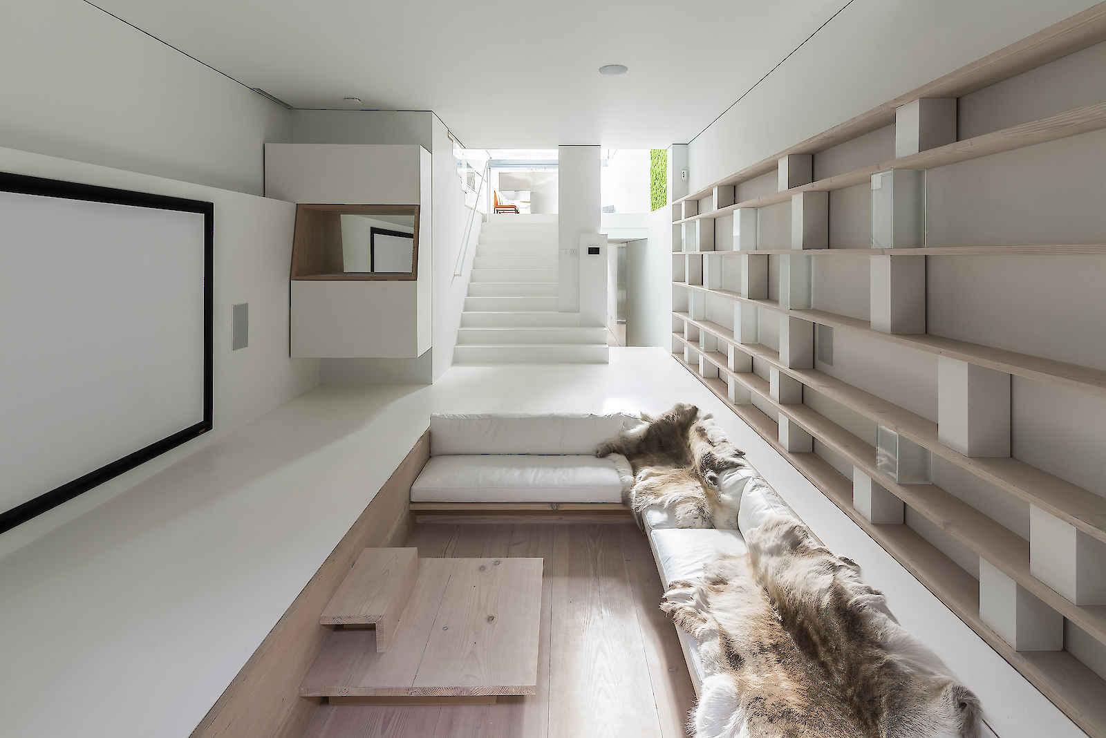 GC House by inaki leite design. Fulham house cinema room with seating pit designed by iñaki leite