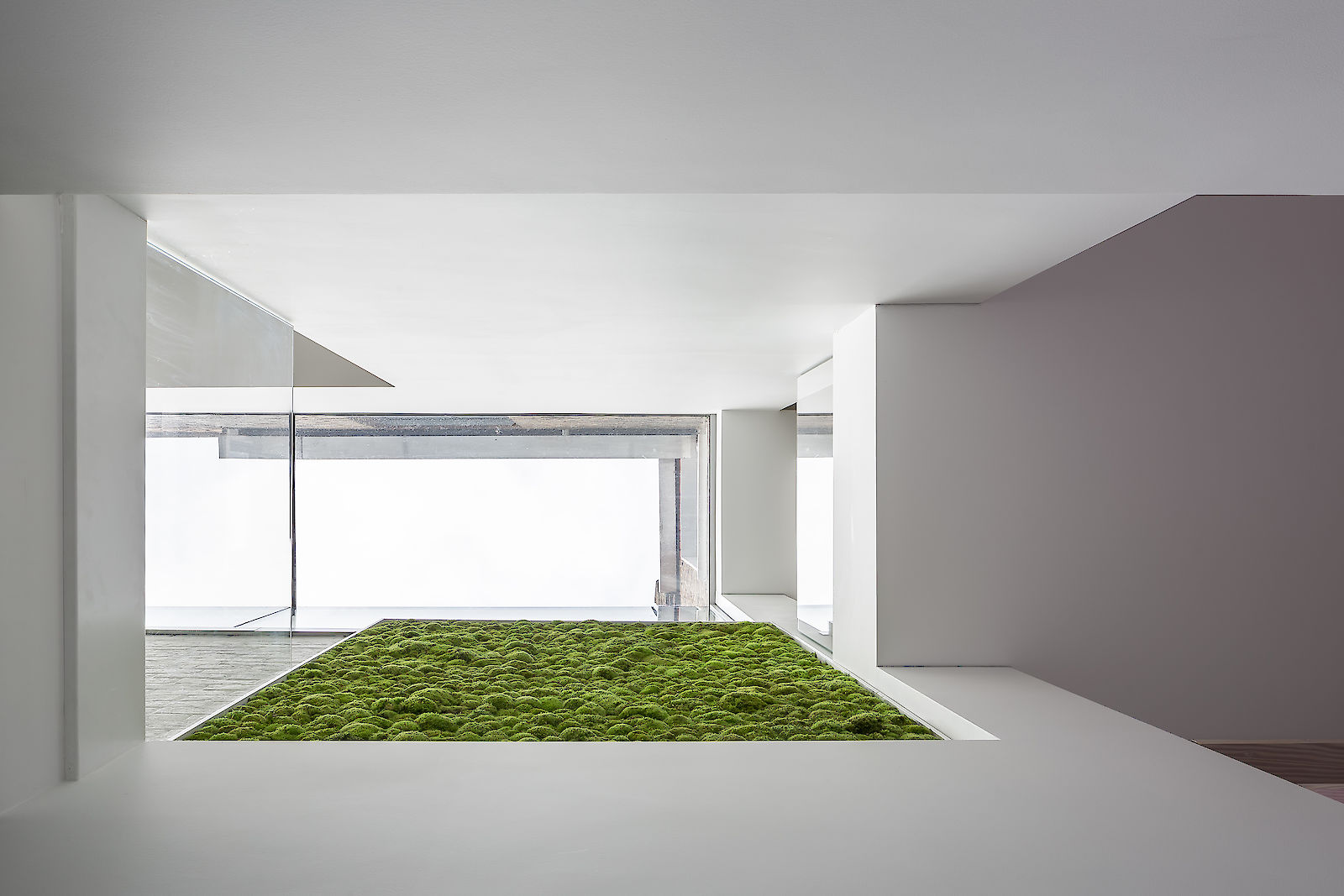 GC House by inaki leite design. Fulham house corridor designed by iñaki leite