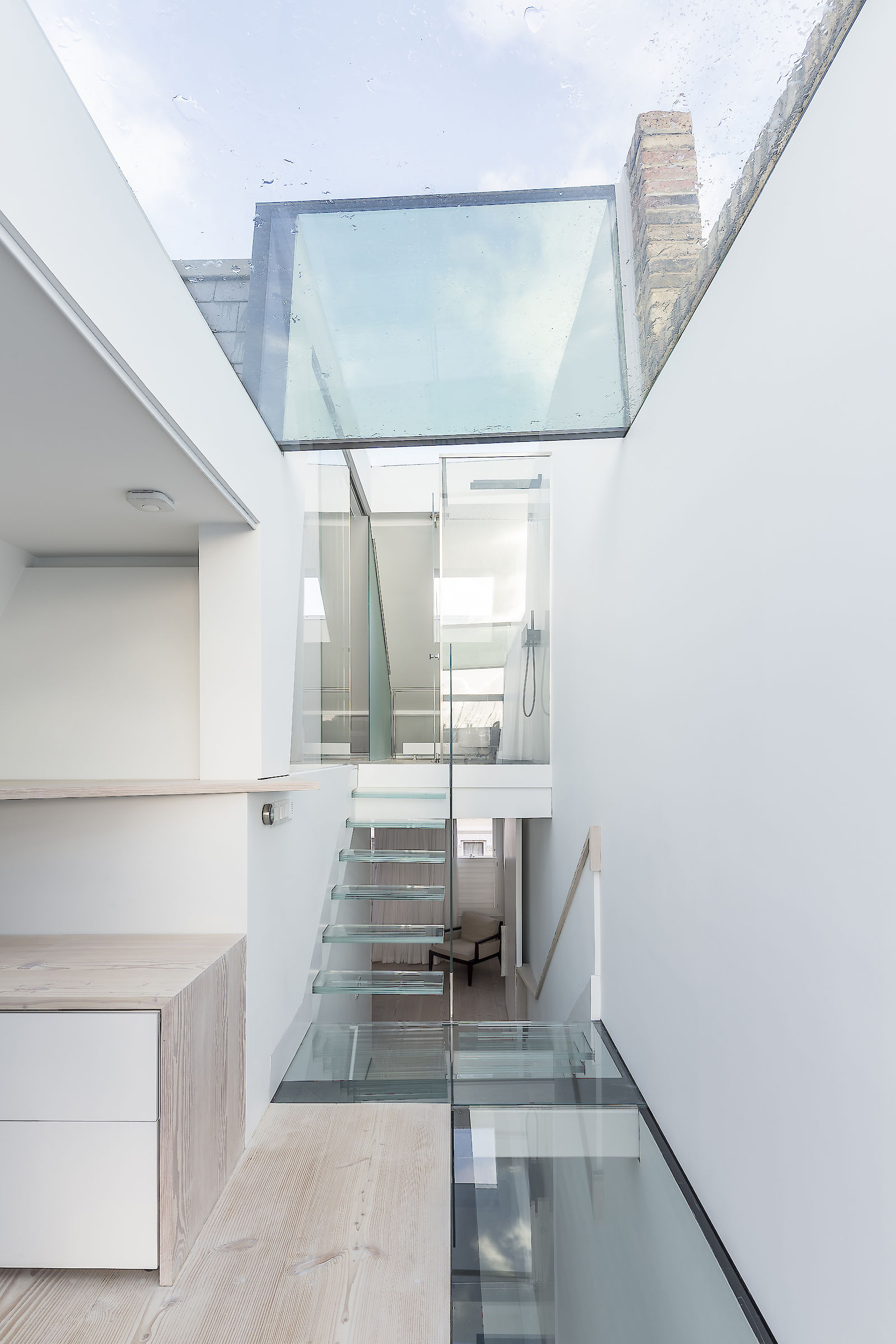 GC House by inaki leite design. Fulham house glass stairs to loft with glass cascade skylight designed by iñaki leite