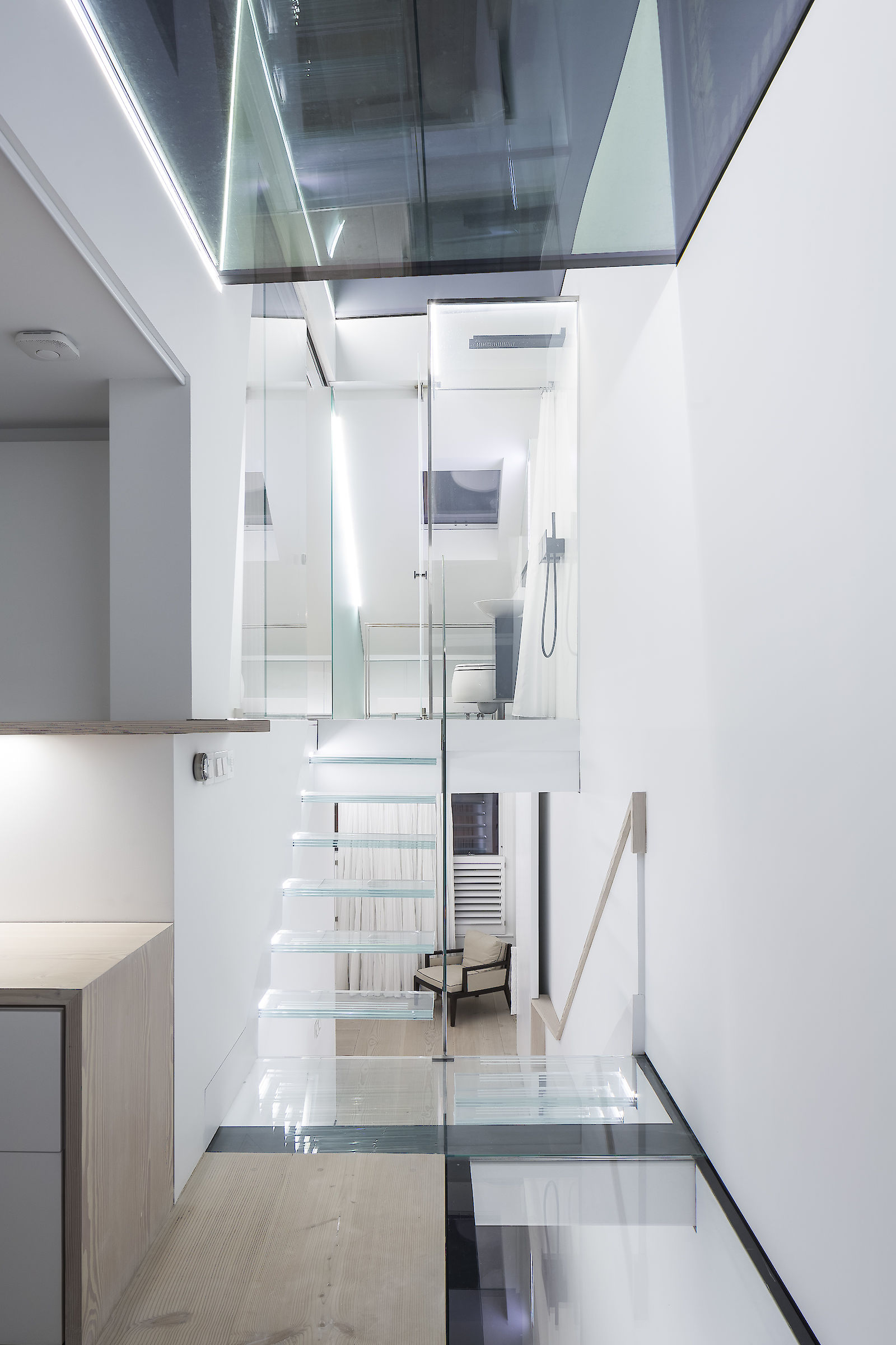 GC House by inaki leite design. Lighting of Fulham house glass stairs to loft from half landing designed by iñaki leite