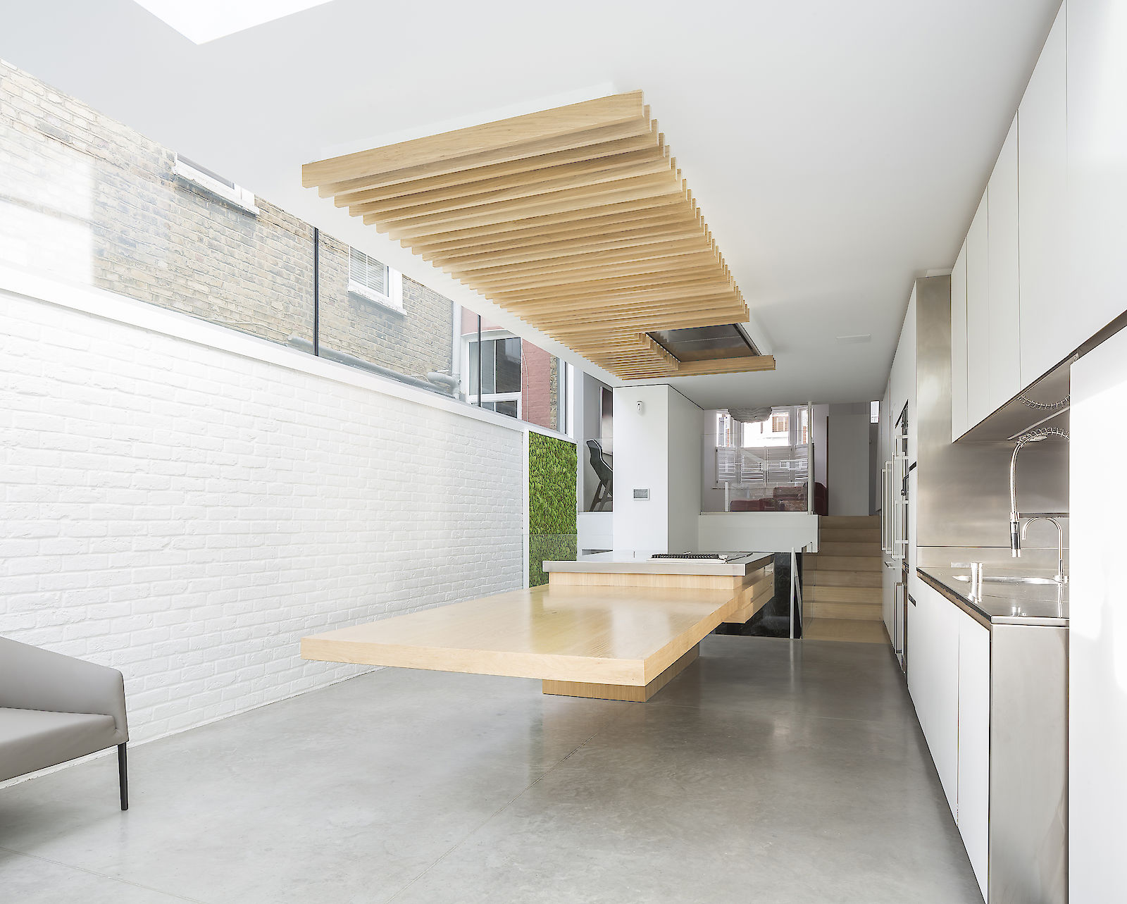 GC House in Fulham by inaki leite design. Kitchen extension with cantilever dining and glass to glass skylight designed by iñaki leite