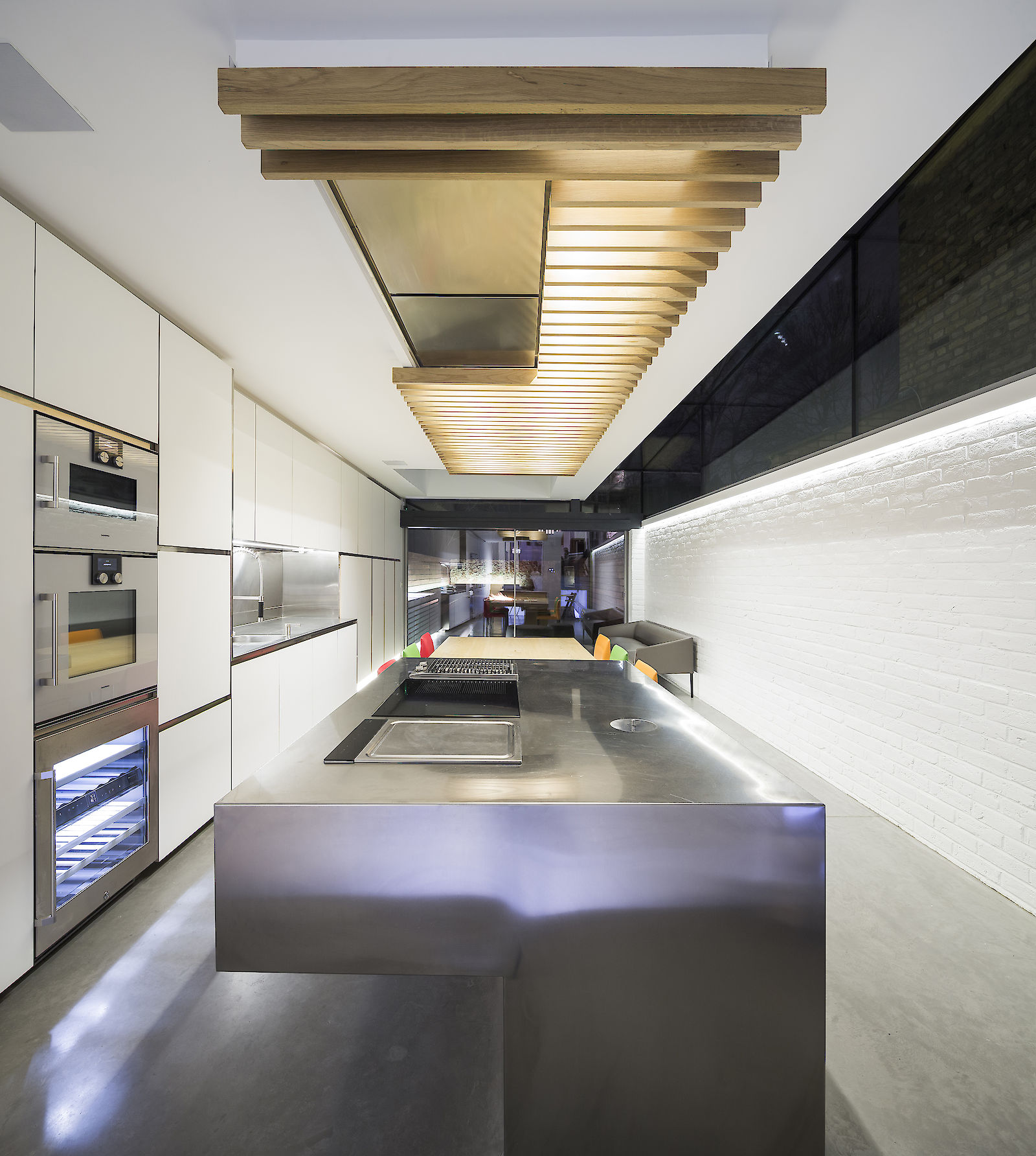 GC House in Fulham by inaki leite design. Kitchen extension with oak louvers ceiling designed by iñaki leite