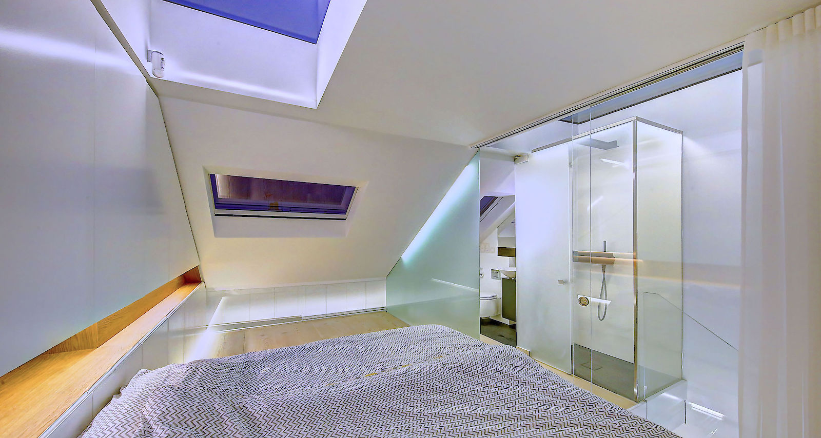 GC House by inaki leite design. Fulham house loft bedroom lighting designed by iñaki leite