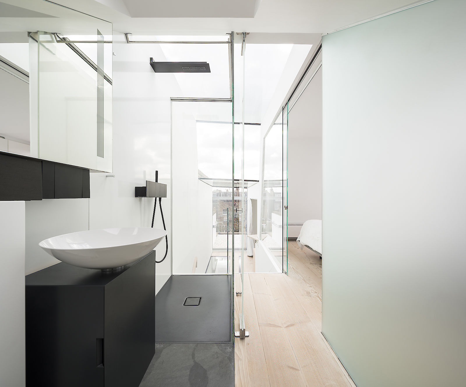 GC House by inaki leite design. Fulham house loft shower room designed by iñaki leite