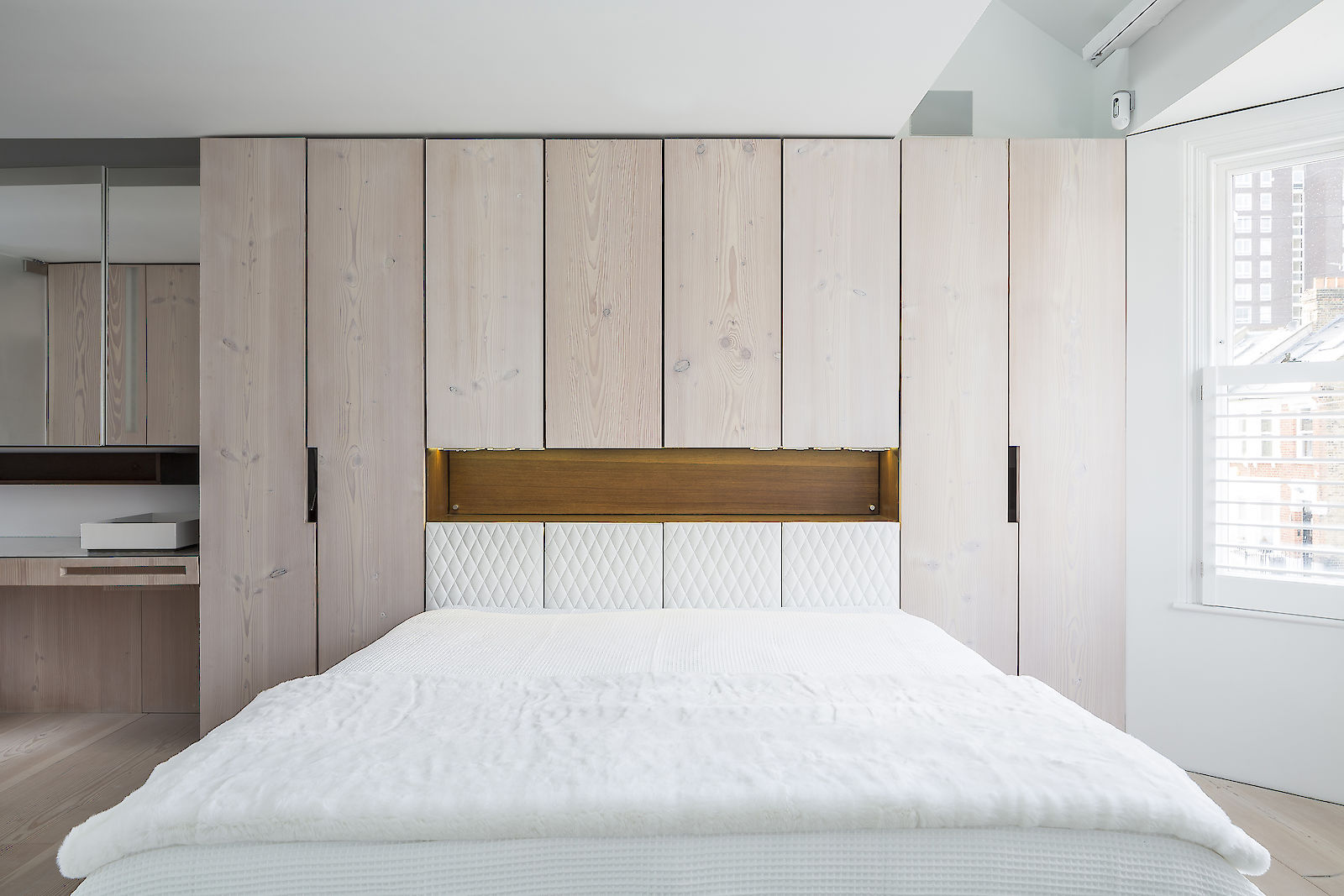 GC House by inaki leite design. Fulham house master bedroom night table into the cupboards designed by iñaki leite