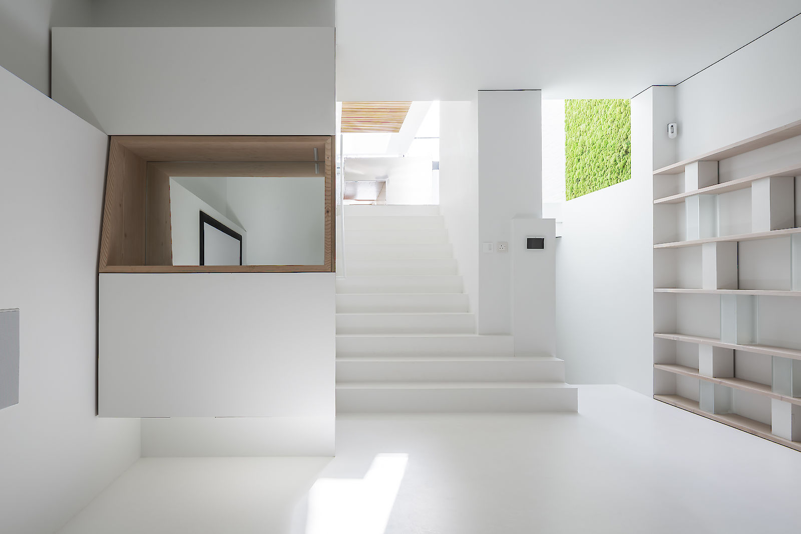 GC House by inaki leite design. Fulham house cinema room with bar "Sophie" designed by iñaki leite