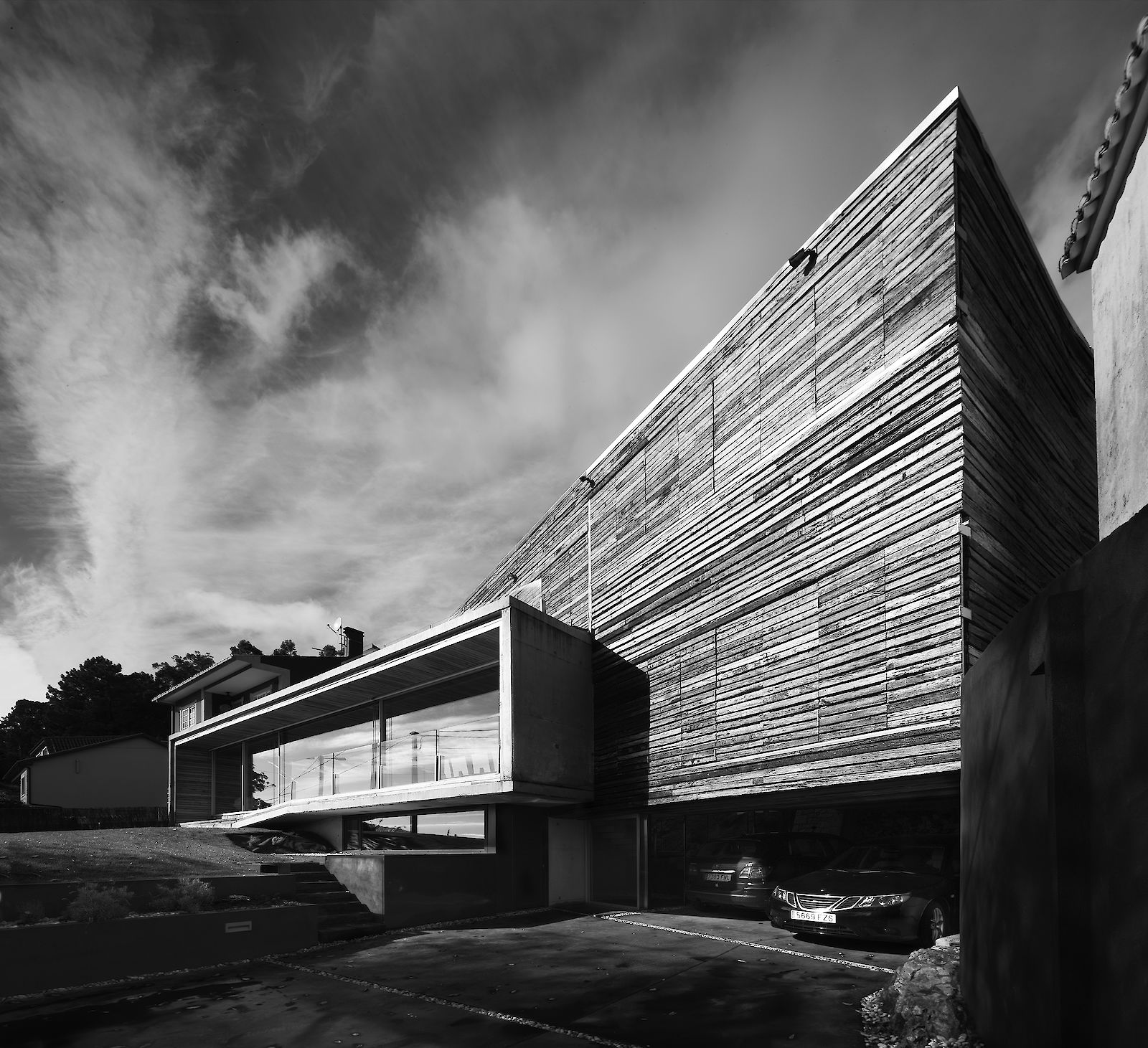 Dezanove House designed by iñaki leite. Font elevation