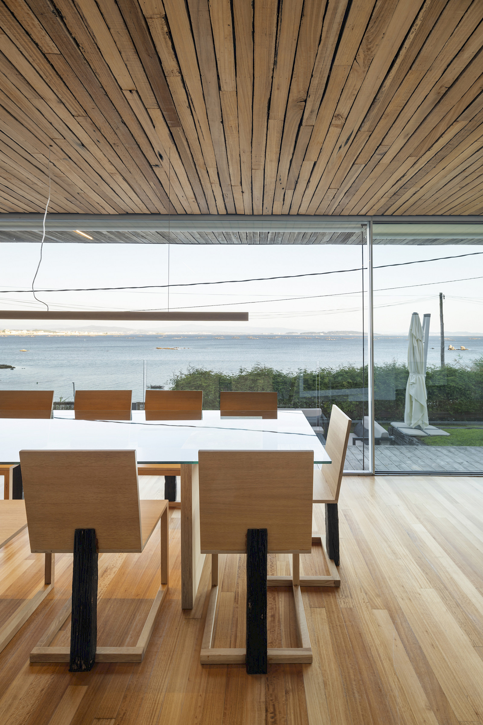 Dezanove House designed by iñaki leite. Dining+chair design