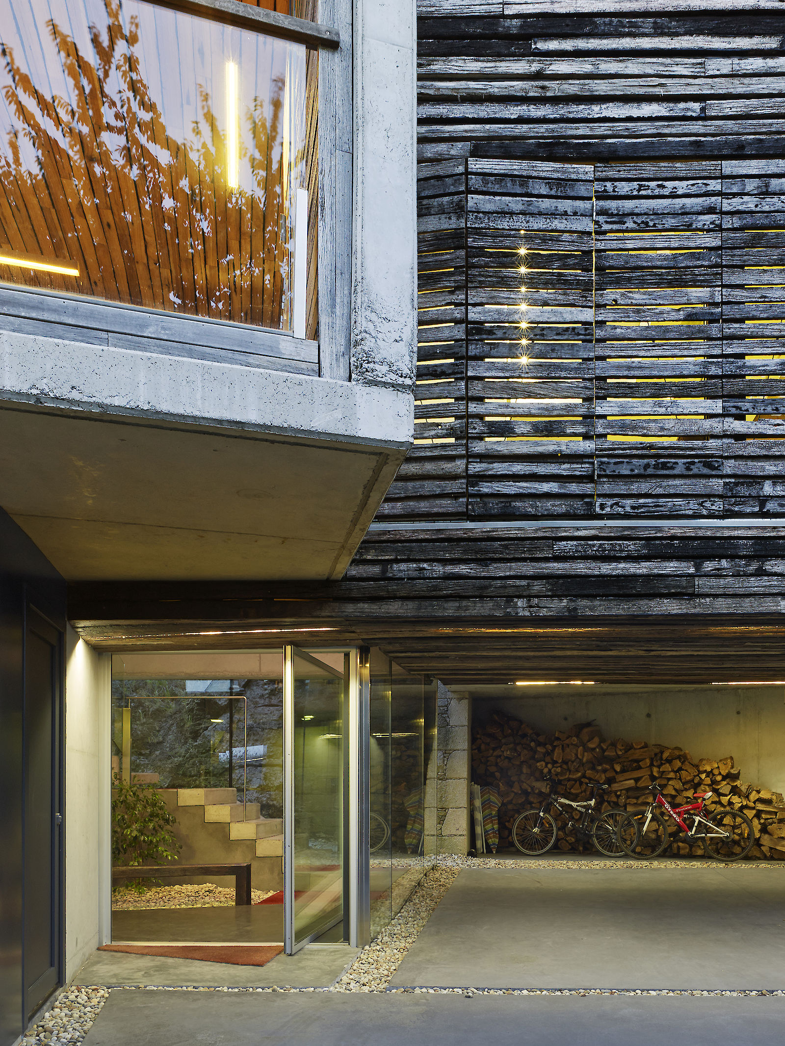 Dezanove House designed by iñaki leite. Front door