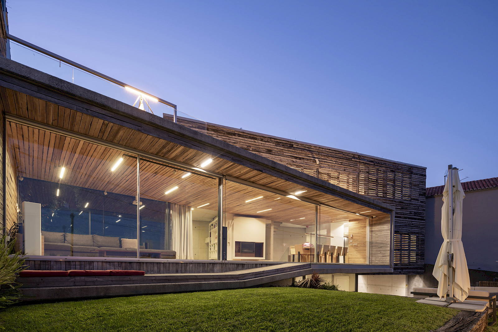 Dezanove House designed by iñaki leite. Front elevation