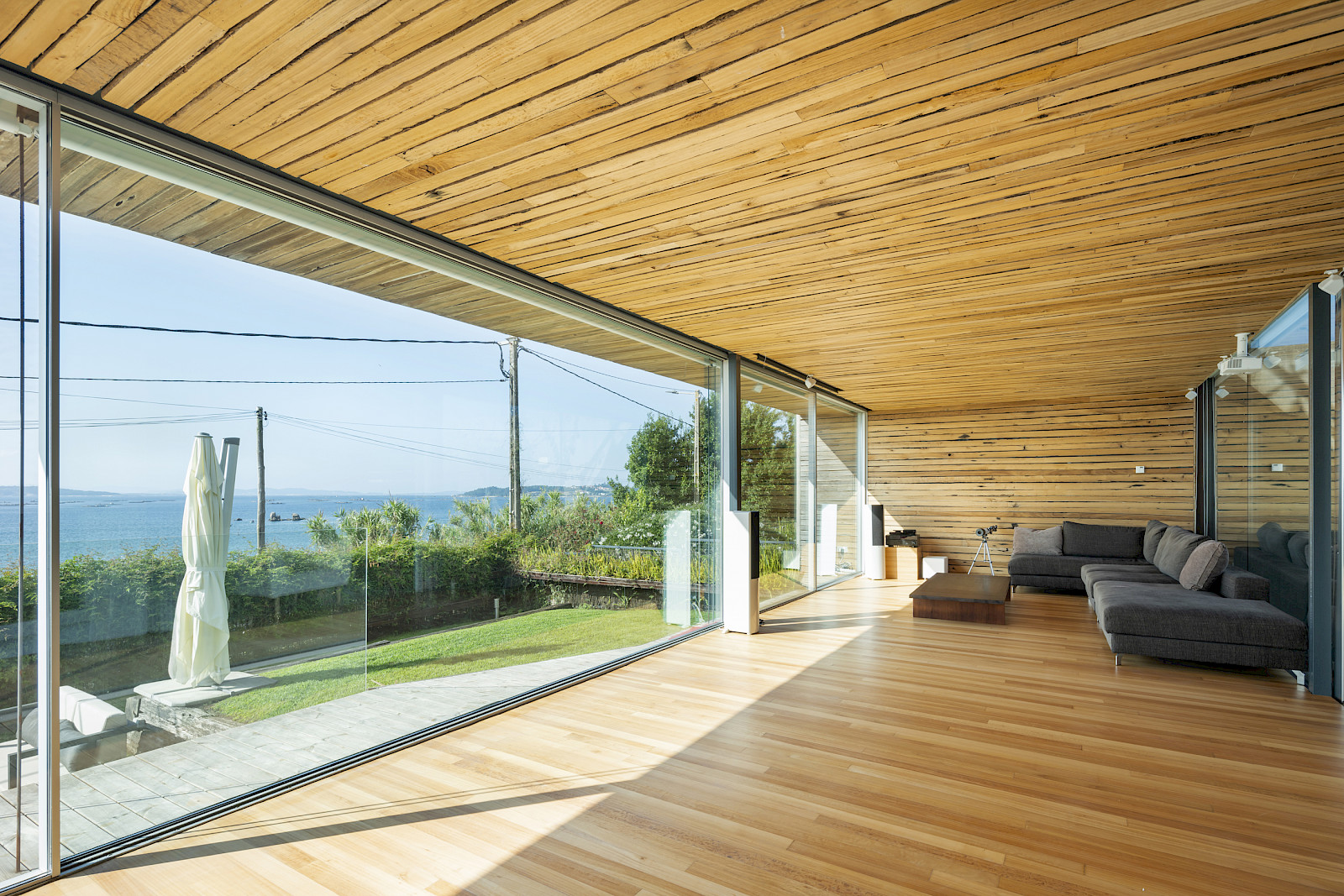 Dezanove House designed by iñaki leite. Living