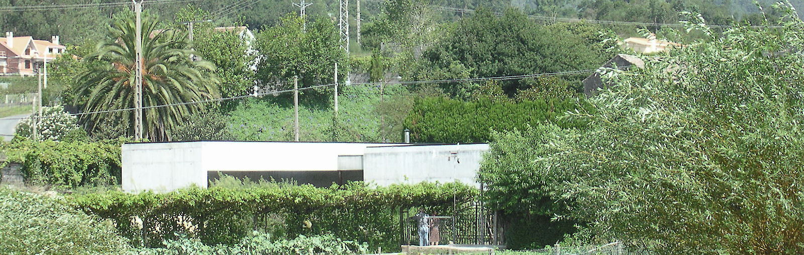 Imo House by iñaki leite. View from side road