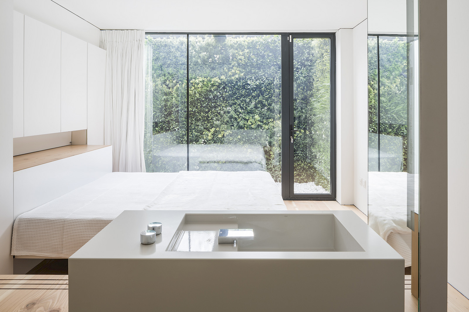 Eva-basin-by-inaki-leite-4